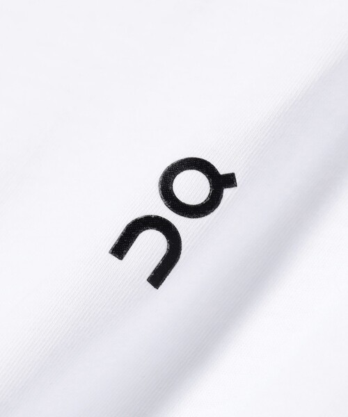 On(オン)の「On / Graphic-T(Tシャツ/カットソー・レディース・ホワイト/ブラック・SMALL)」の5枚目の写真