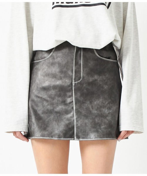 ANAP(アナップ)の「ヴィンテージ風 フェイクレザー ミニスカート(スカート・レディース・ブラック/ブラウン・FREE)」の13枚目の写真