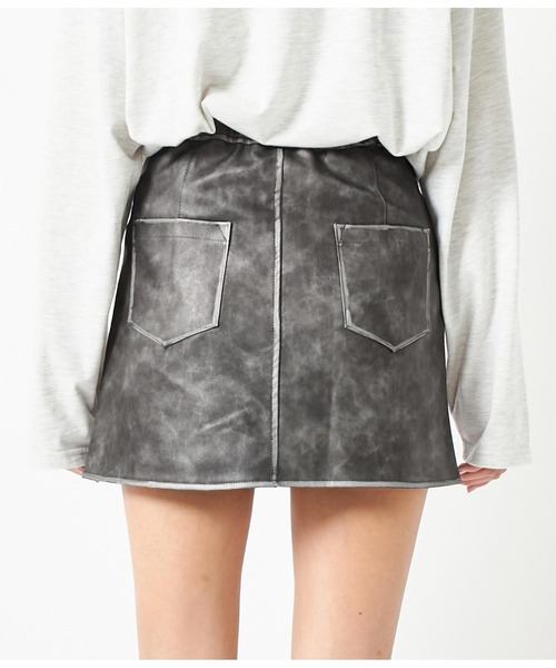 ANAP(アナップ)の「ヴィンテージ風 フェイクレザー ミニスカート(スカート・レディース・ブラック/ブラウン・FREE)」の15枚目の写真