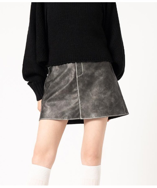 ANAP(アナップ)の「ヴィンテージ風 フェイクレザー ミニスカート(スカート・レディース・ブラック/ブラウン・FREE)」の21枚目の写真