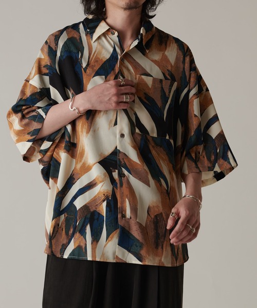 Lui's（ルイス）の「【Neucon / ニューコン】24SS アブストラクトプリントルーズフィットシャツ（シャツ/ブラウス・メンズ・グレー/アイボリー・2/1）」の3枚目の写真