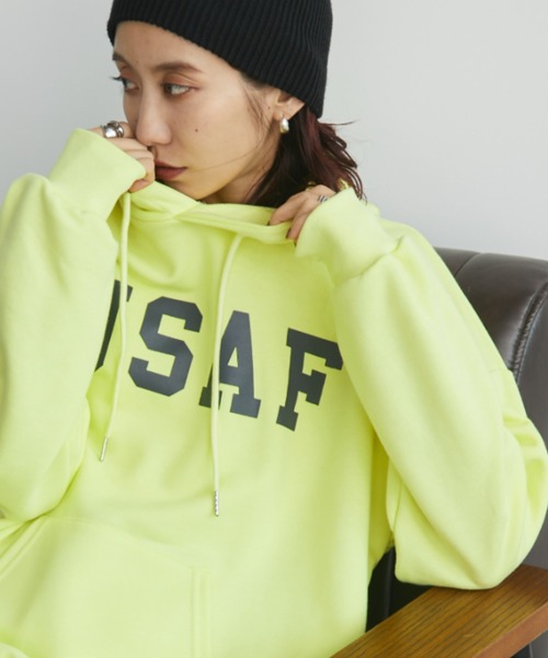 Auntie Rosa Holiday（アンティローザホリデー）の「裏毛カレッジロゴプルオーバー/フーディー（パーカー・レディース・イエロー/チャコールグレー/グレー/ナチュラル・FREE）」の4枚目の写真