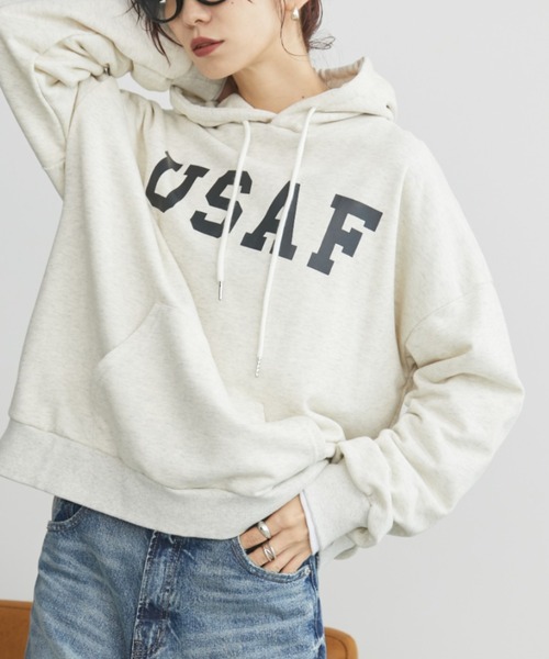 Auntie Rosa Holiday（アンティローザホリデー）の「裏毛カレッジロゴプルオーバー/フーディー（パーカー・レディース・イエロー/チャコールグレー/グレー/ナチュラル・FREE）」の6枚目の写真