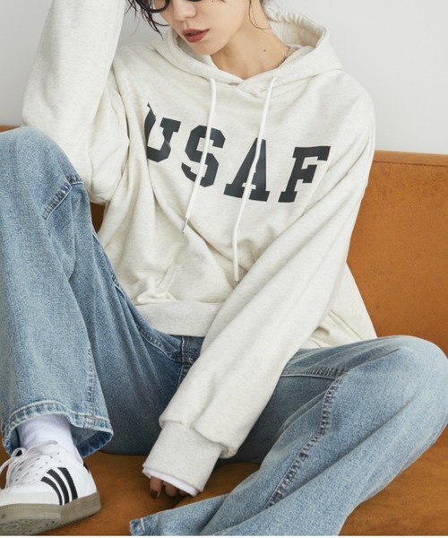 Auntie Rosa Holiday（アンティローザホリデー）の「裏毛カレッジロゴプルオーバー/フーディー（パーカー・レディース・イエロー/チャコールグレー/グレー/ナチュラル・FREE）」の5枚目の写真