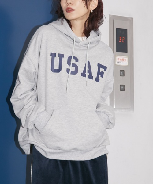 Auntie Rosa Holiday（アンティローザホリデー）の「裏毛カレッジロゴプルオーバー/フーディー（パーカー・レディース・イエロー/チャコールグレー/グレー/ナチュラル・FREE）」の11枚目の写真