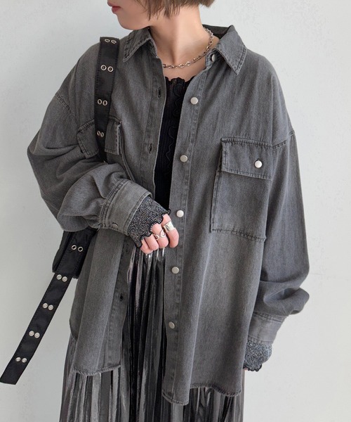 apres jour mignon(アプレジュールミニョン)の「オーバーダイデニムシャツ【ZOZOTOWN限定アイテム】(シャツ/ブラウス・レディース・ブラック/インディゴブルー/ブルー・X-LARGE/フリー)」の5枚目の写真