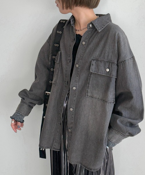 apres jour mignon(アプレジュールミニョン)の「オーバーダイデニムシャツ【ZOZOTOWN限定アイテム】(シャツ/ブラウス・レディース・ブラック/インディゴブルー/ブルー・X-LARGE/フリー)」の6枚目の写真
