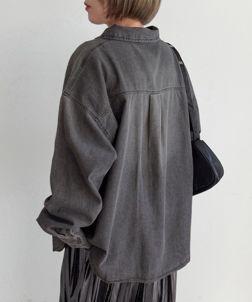apres jour mignon(アプレジュールミニョン)の「オーバーダイデニムシャツ【ZOZOTOWN限定アイテム】(シャツ/ブラウス・レディース・ブラック/インディゴブルー/ブルー・X-LARGE/フリー)」の9枚目の写真