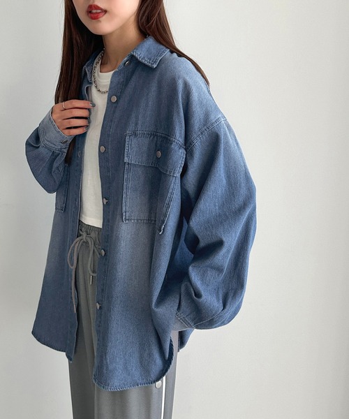 apres jour mignon(アプレジュールミニョン)の「オーバーダイデニムシャツ【ZOZOTOWN限定アイテム】(シャツ/ブラウス・レディース・ブラック/インディゴブルー/ブルー・X-LARGE/フリー)」の4枚目の写真