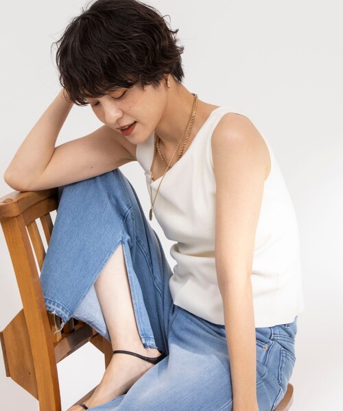 NOLLEY’S(ノーリーズ)の「アシンメトリーカップ付きタンクトップ(タンクトップ・レディース・オフホワイト/ブラック・38)」の3枚目の写真