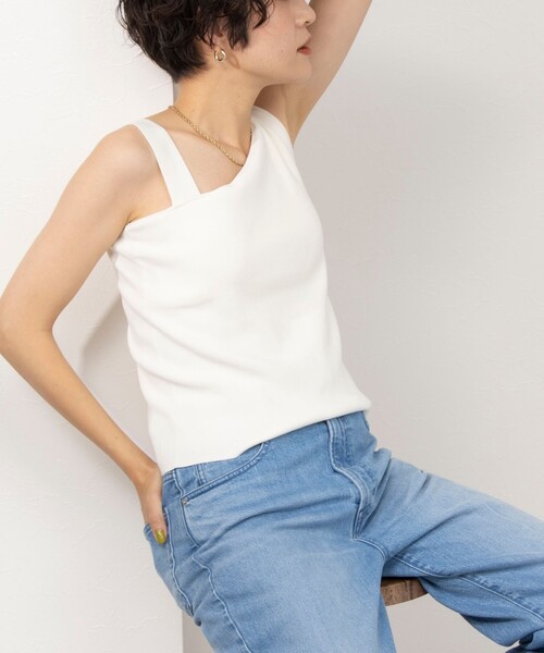 NOLLEY’S(ノーリーズ)の「アシンメトリーカップ付きタンクトップ(タンクトップ・レディース・オフホワイト/ブラック・38)」の9枚目の写真