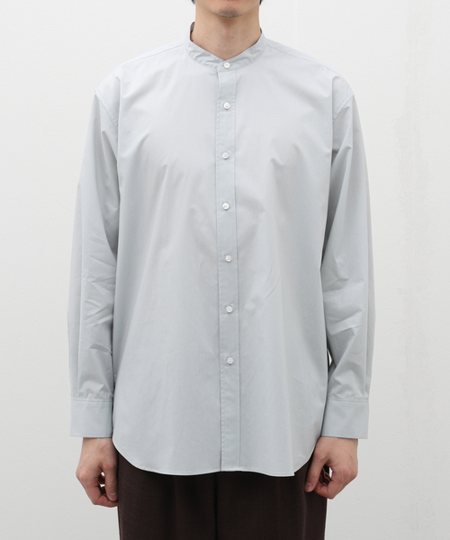 EDIFICE LA BOUCLE(エディフィスラブークル)の「【LA BOUCLE / ラブ―クル】120/2SUVIN タイプライター バンドカラーシャツ(シャツ/ブラウス・メンズ・ホワイト/ライトグレー/ブラウン・MEDIUM/LARGE)」の2枚目の写真