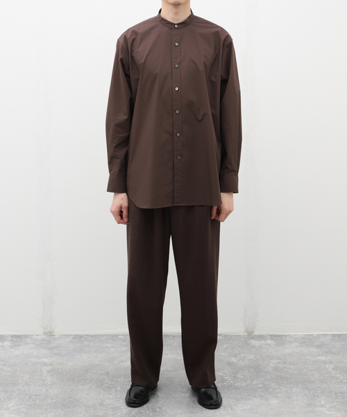 EDIFICE LA BOUCLE(エディフィスラブークル)の「【LA BOUCLE / ラブ―クル】120/2SUVIN タイプライター バンドカラーシャツ(シャツ/ブラウス・メンズ・ホワイト/ライトグレー/ブラウン・MEDIUM/LARGE)」の4枚目の写真