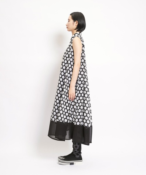 gomme（ゴム）の「ドットシフォン　ウェイブシャツワンピース（シャツワンピース・レディース・ブラック×ホワイト・MEDIUM）」の2枚目の写真