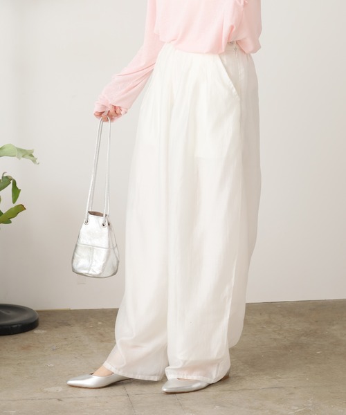 AO2（アオズ）の「Sheer Curved Pants / シアーカーブパンツ（スラックス・レディース・ブラック/ホワイト/グリーン・M/L）」の11枚目の写真