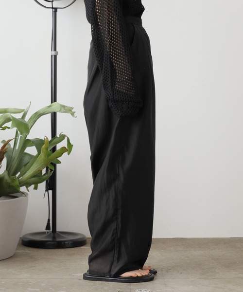 AO2（アオズ）の「Sheer Curved Pants / シアーカーブパンツ（スラックス・レディース・ブラック/ホワイト/グリーン・M/L）」の20枚目の写真