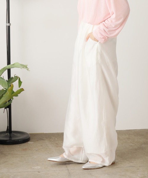 AO2（アオズ）の「Sheer Curved Pants / シアーカーブパンツ（スラックス・レディース・ブラック/ホワイト/グリーン・M/L）」の12枚目の写真