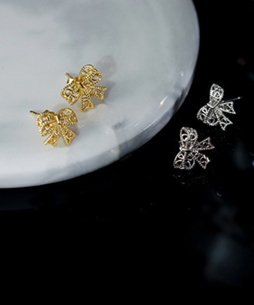 DiamondHearts(ダイヤモンドハーツ)の「両耳用 透かしリボンピアス(ピアス(両耳用)・レディース・シルバー/ゴールド・FREE)」の6枚目の写真