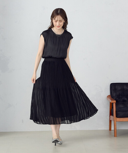 COMME CA ISM(コムサイズム)の「割線サテン フレンチスリーブブラウス / セットアップ対応(シャツ/ブラウス・レディース・グレイッシュベージュ/ターコイズブルー/チャコール・LARGE/MEDIUM)」の21枚目の写真