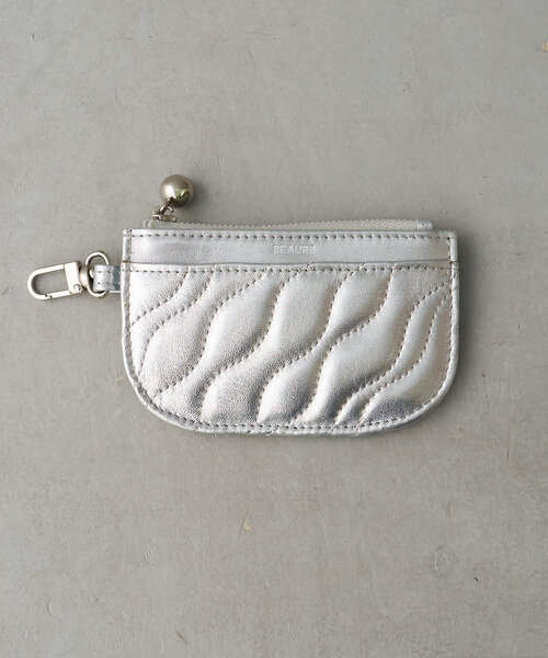 Beau're(ヴュレ)の「【BEAURE ビュレ】ウェーブキルティング フラグメントケース(パスケース・レディース・ブラック/ピンク/シルバー/ブルー/ライトベージュ・0)」の6枚目の写真
