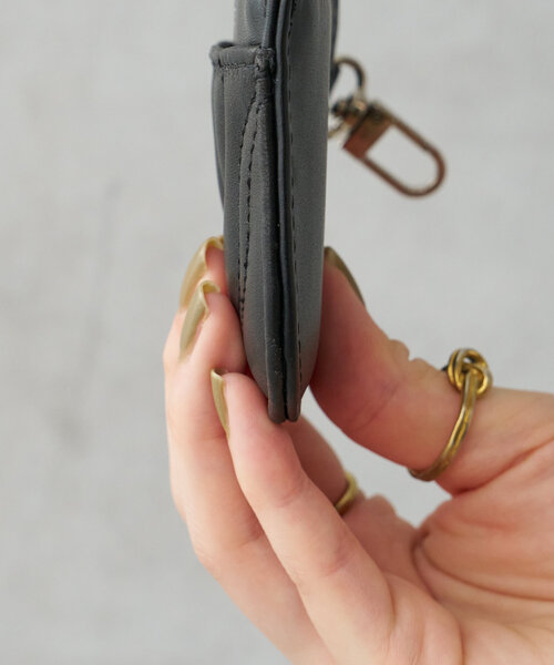 Beau're(ヴュレ)の「【BEAURE ビュレ】ウェーブキルティング フラグメントケース(パスケース・レディース・ブラック/ピンク/シルバー/ブルー/ライトベージュ・0)」の20枚目の写真