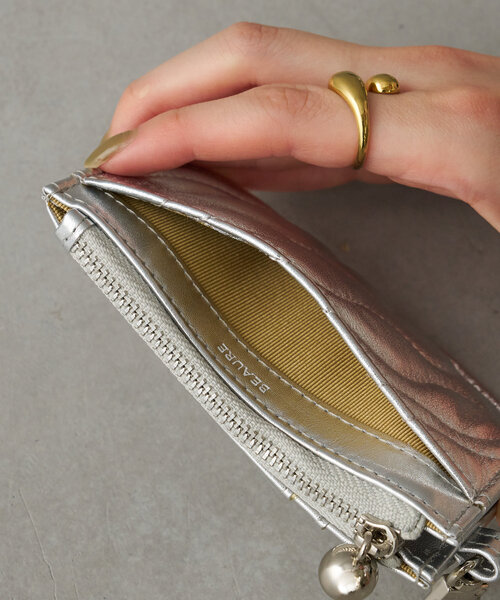 Beau're(ヴュレ)の「【BEAURE ビュレ】ウェーブキルティング フラグメントケース(パスケース・レディース・ブラック/ピンク/シルバー/ブルー/ライトベージュ・0)」の18枚目の写真