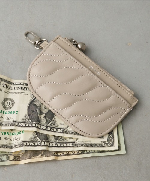 Beau're(ヴュレ)の「【BEAURE ビュレ】ウェーブキルティング フラグメントケース(パスケース・レディース・ブラック/ピンク/シルバー/ブルー/ライトベージュ・0)」の3枚目の写真