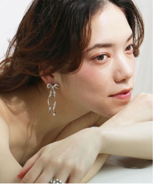 Zoule(ゾーラ)の「Zoule ゾーラ:grand ruban ピアス(ピアス(両耳用)・レディース・ゴールド/シルバー・FREE)」の9枚目の写真