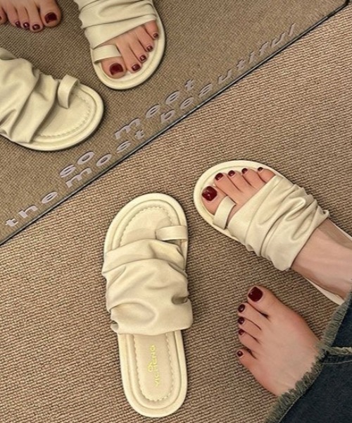 mebole（メボレ）の「プリーツベルトサンダル（サンダル・レディース・ブラック/アイボリー/シルバー・LARGE/MEDIUM/SMALL）」の15枚目の写真