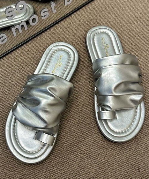 mebole（メボレ）の「プリーツベルトサンダル（サンダル・レディース・ブラック/アイボリー/シルバー・LARGE/MEDIUM/SMALL）」の18枚目の写真