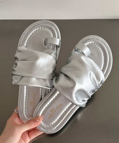 mebole（メボレ）の「プリーツベルトサンダル（サンダル・レディース・ブラック/アイボリー/シルバー・LARGE/MEDIUM/SMALL）」の17枚目の写真