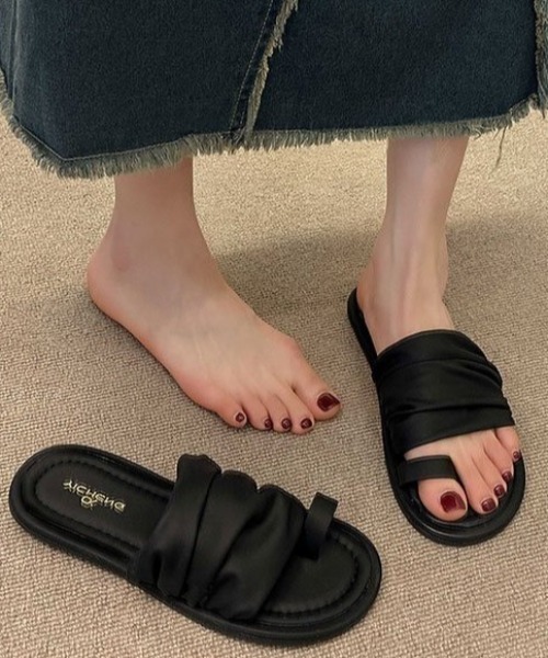 mebole（メボレ）の「プリーツベルトサンダル（サンダル・レディース・ブラック/アイボリー/シルバー・LARGE/MEDIUM/SMALL）」の5枚目の写真