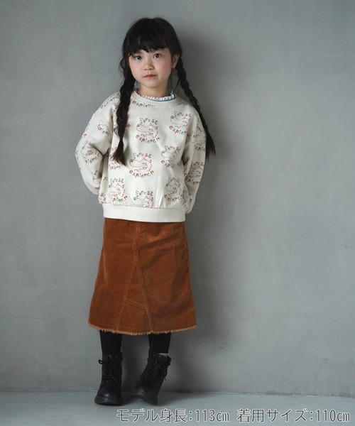 MAKE YOUR DAY(メイクユアデイ)の「探検家オオカミの総柄裏毛トレーナー■80~140cm(スウェット・キッズ・ベージュ/アイボリー・80/120/110/100/90/140/130)」の3枚目の写真