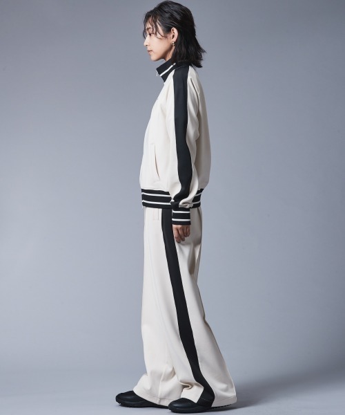 CHIC STYLE(シックスタイル)の「サイドライントラックパンツ <大きいサイズ有>シックスタイルゴルフ (その他パンツ・レディース・ブラック/アイボリー・5L/4L/3L/LL/L/M)」の8枚目の写真