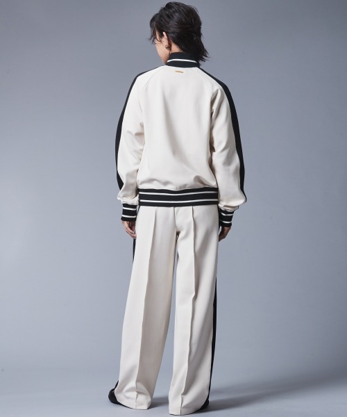 CHIC STYLE(シックスタイル)の「サイドライントラックパンツ <大きいサイズ有>シックスタイルゴルフ (その他パンツ・レディース・ブラック/アイボリー・5L/4L/3L/LL/L/M)」の9枚目の写真