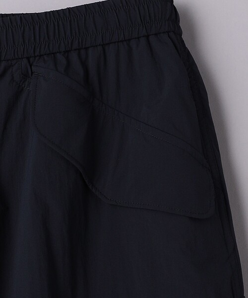 UNITED ARROWS（ユナイテッドアローズ）の「クリスピーナイロン 6ポケット オールギャザー イージーパンツ（カーゴパンツ・メンズ・ネイビー/ダークグリーン・S/M/L）」の14枚目の写真
