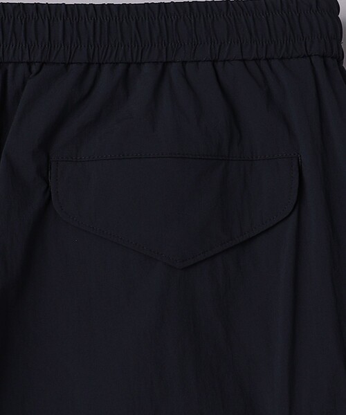 UNITED ARROWS（ユナイテッドアローズ）の「クリスピーナイロン 6ポケット オールギャザー イージーパンツ（カーゴパンツ・メンズ・ネイビー/ダークグリーン・S/M/L）」の15枚目の写真