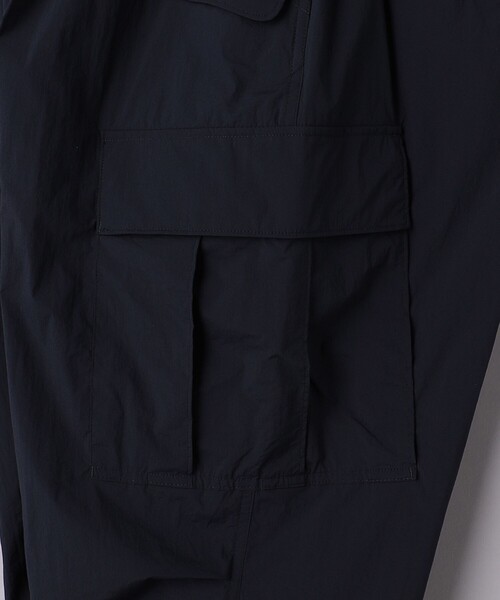 UNITED ARROWS（ユナイテッドアローズ）の「クリスピーナイロン 6ポケット オールギャザー イージーパンツ（カーゴパンツ・メンズ・ネイビー/ダークグリーン・S/M/L）」の16枚目の写真