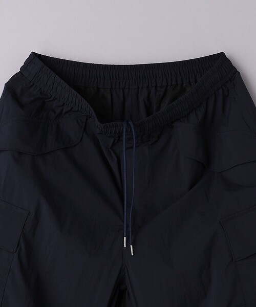UNITED ARROWS（ユナイテッドアローズ）の「クリスピーナイロン 6ポケット オールギャザー イージーパンツ（カーゴパンツ・メンズ・ネイビー/ダークグリーン・S/M/L）」の17枚目の写真