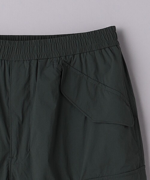 UNITED ARROWS（ユナイテッドアローズ）の「クリスピーナイロン 6ポケット オールギャザー イージーパンツ（カーゴパンツ・メンズ・ネイビー/ダークグリーン・S/M/L）」の22枚目の写真