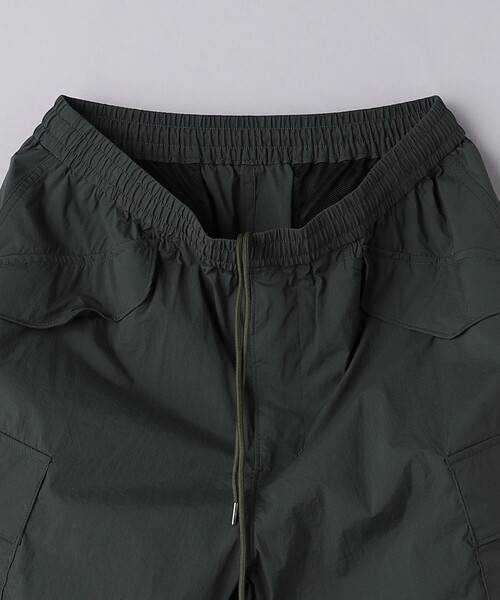 UNITED ARROWS（ユナイテッドアローズ）の「クリスピーナイロン 6ポケット オールギャザー イージーパンツ（カーゴパンツ・メンズ・ネイビー/ダークグリーン・S/M/L）」の21枚目の写真