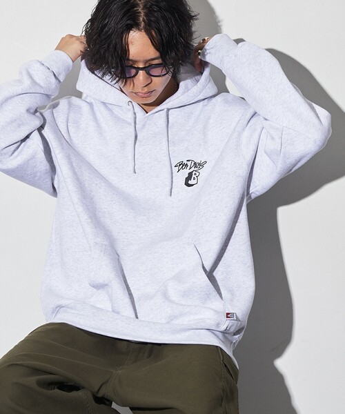 BEN DAVIS（ベンデイビス）の「BEN DAVIS/ベンデイビス 別注 SPRAY LOGO HOODIE(限定展開)（パーカー・メンズ・ブラック/ライトグレー/ネイビー・MEDIUM/LARGE/X-LARGE）」の5枚目の写真