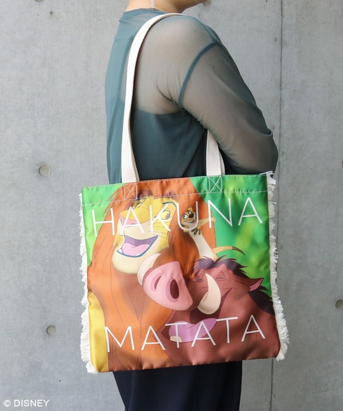 Disney(ディズニー)の「ライオン・キング フリンジグラフィックトートバッグ(トートバッグ・レディース・ブルー/レッド/グリーン・FREE)」の4枚目の写真