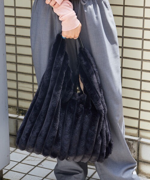 FREAK'S STORE(フリークスストア)の「限定展開 ファー ハンドバッグ(ハンドバッグ・レディース・ダークブラウン/ブラック/グレー/ナチュラル・ONE SIZE)」の13枚目の写真