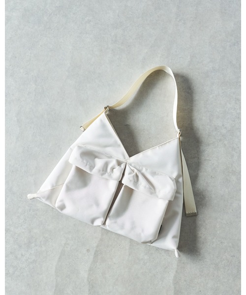 Woods（ウッズ）の「Woods/ポリエステルショルダーバッグ（ショルダーバッグ・レディース・ホワイト/ブラック・FREE）」の3枚目の写真