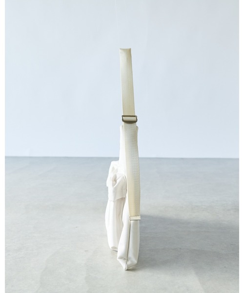 Woods（ウッズ）の「Woods/ポリエステルショルダーバッグ（ショルダーバッグ・レディース・ホワイト/ブラック・FREE）」の5枚目の写真