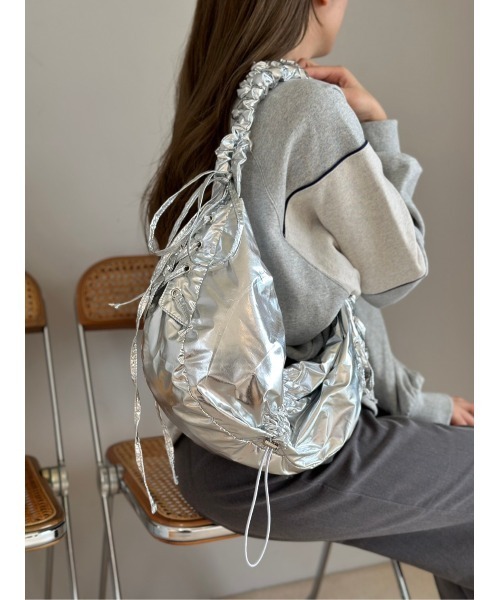 tiny tiny（ティニーティニー）の「サイド編み上げショルダーバッグ[tiny tiny(ティニーティニー)]（ショルダーバッグ・レディース・シルバー/ブラック/カーキ・FREE）」の2枚目の写真