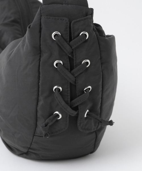 tiny tiny（ティニーティニー）の「サイド編み上げショルダーバッグ[tiny tiny(ティニーティニー)]（ショルダーバッグ・レディース・シルバー/ブラック/カーキ・FREE）」の6枚目の写真