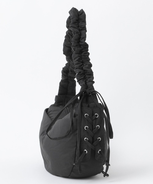 tiny tiny（ティニーティニー）の「サイド編み上げショルダーバッグ[tiny tiny(ティニーティニー)]（ショルダーバッグ・レディース・シルバー/ブラック/カーキ・FREE）」の7枚目の写真