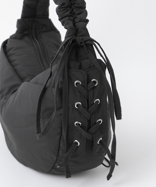 tiny tiny（ティニーティニー）の「サイド編み上げショルダーバッグ[tiny tiny(ティニーティニー)]（ショルダーバッグ・レディース・シルバー/ブラック/カーキ・FREE）」の8枚目の写真